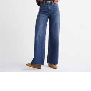 Abercrombie & Fitch High-Rise Wide Leg Jeans in Medium Blue